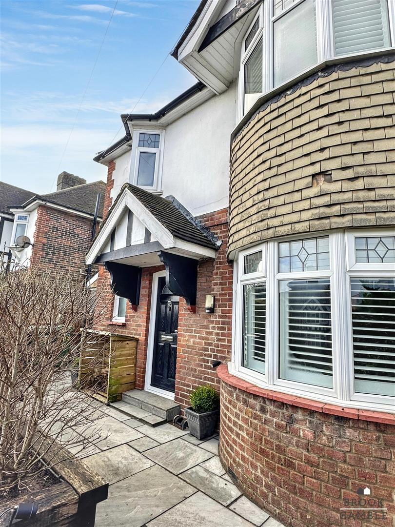 3 Bedroom House. Victoria Drive in Eastbourne,  34